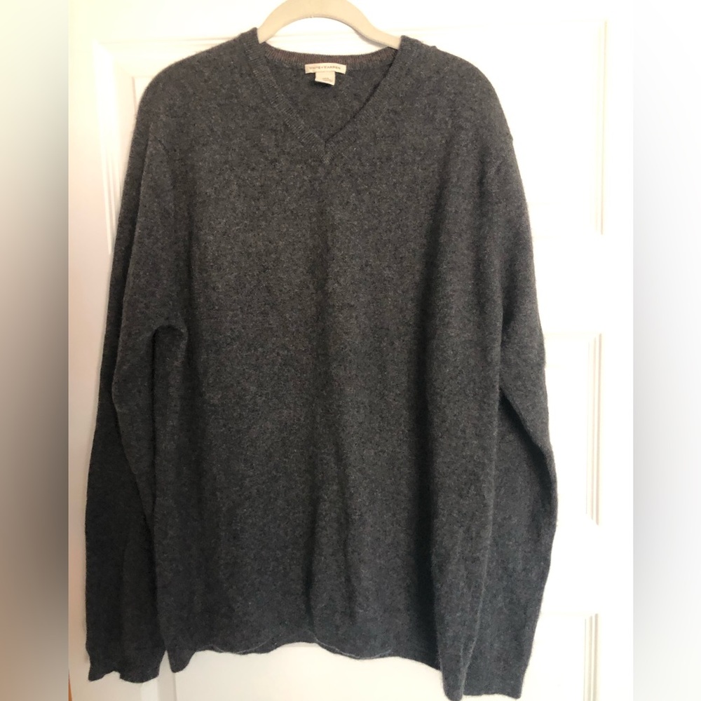 White + Warren Mens V-neck Cashmere Sweater.